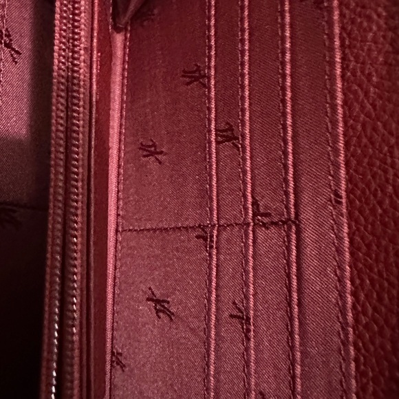 259 Kenneth Cole New York |NWOT Burgundy Pebbled Leather Zip Wristlet Wallet - Picture 6 of 10